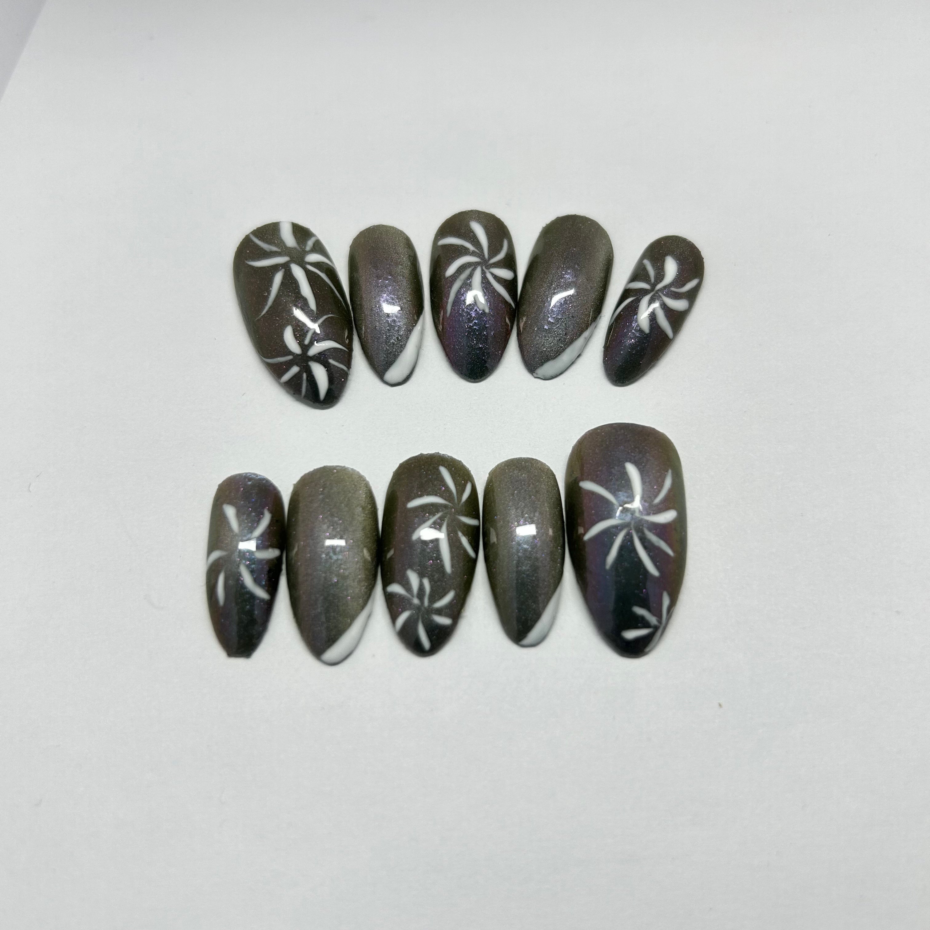 Sparkling in the dark sky with cateye