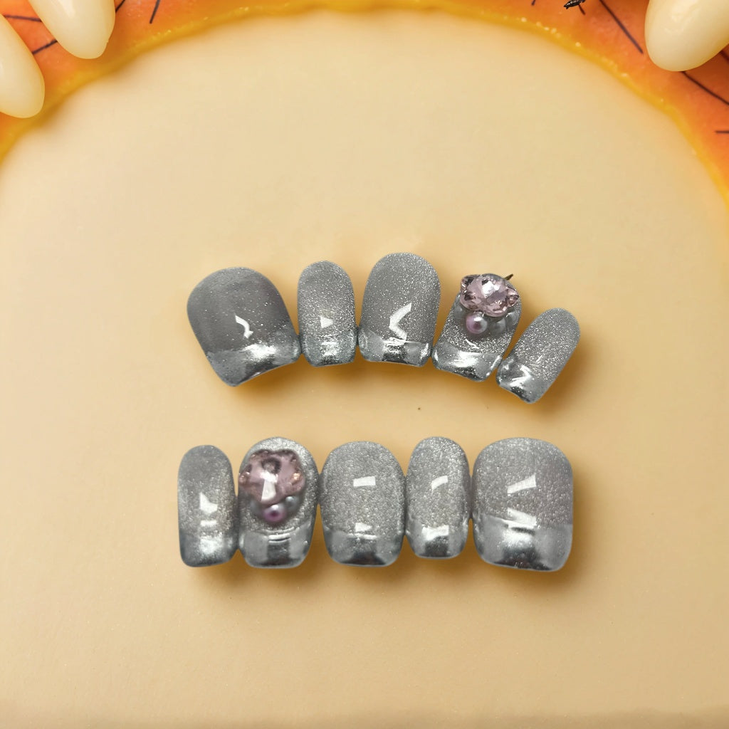 Sparkling in the dark sky with cateye (Copy)