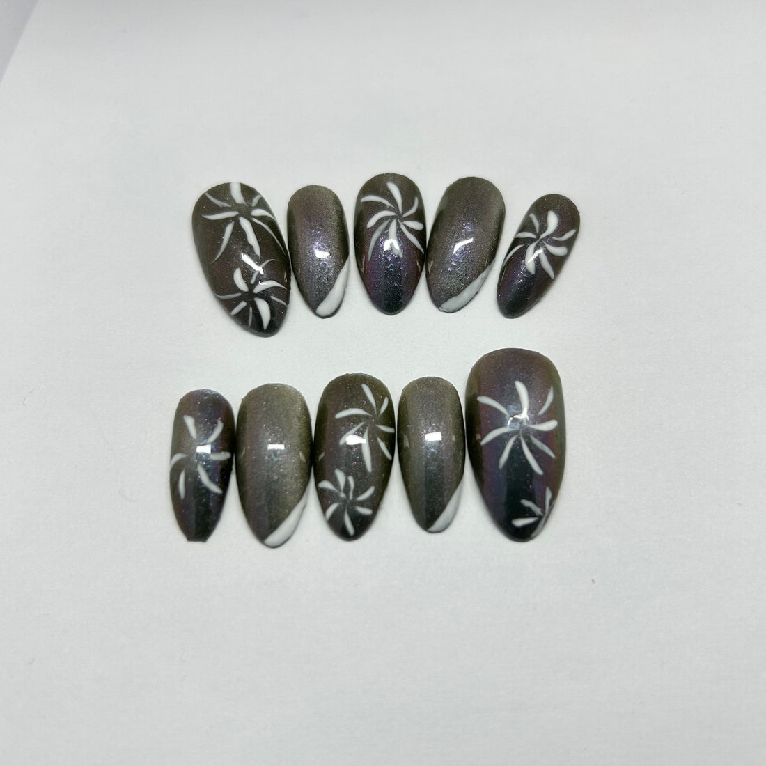 Sparkling in the dark sky with cateye